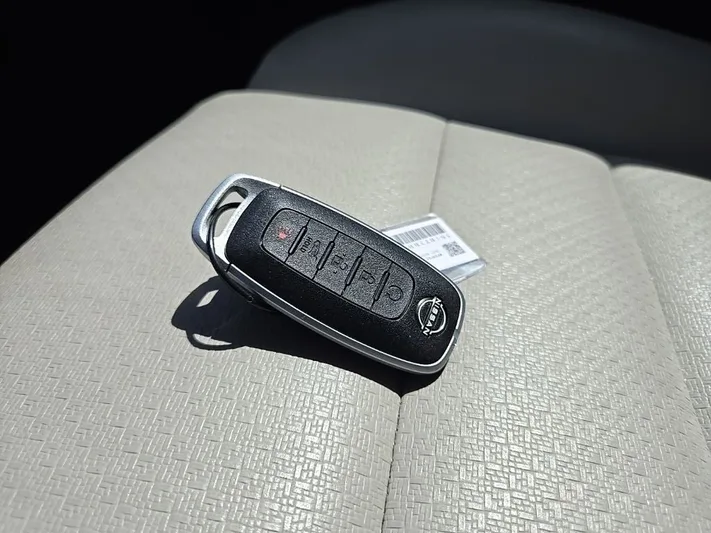 2023 Nissan Rogue - view 26