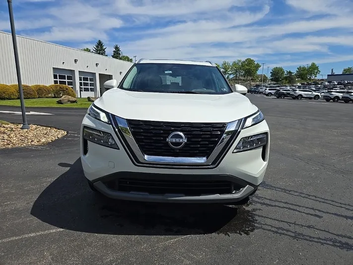 2023 Nissan Rogue - view 7