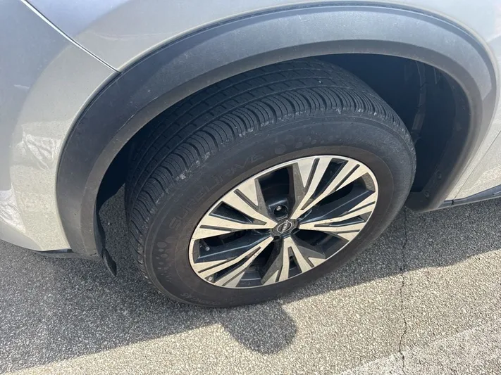 2023 Nissan Rogue - view 10