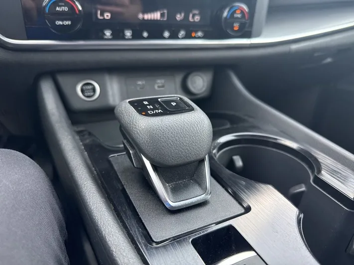 2023 Nissan Rogue - view 20