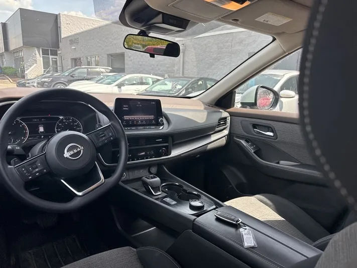 2023 Nissan Rogue - view 29