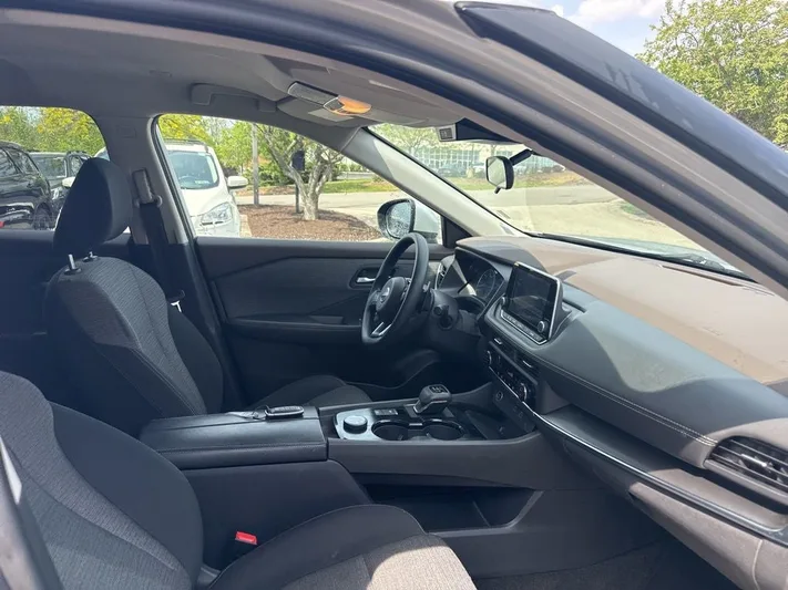 2023 Nissan Rogue - view 31