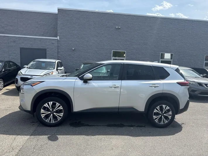 2023 Nissan Rogue - view 7