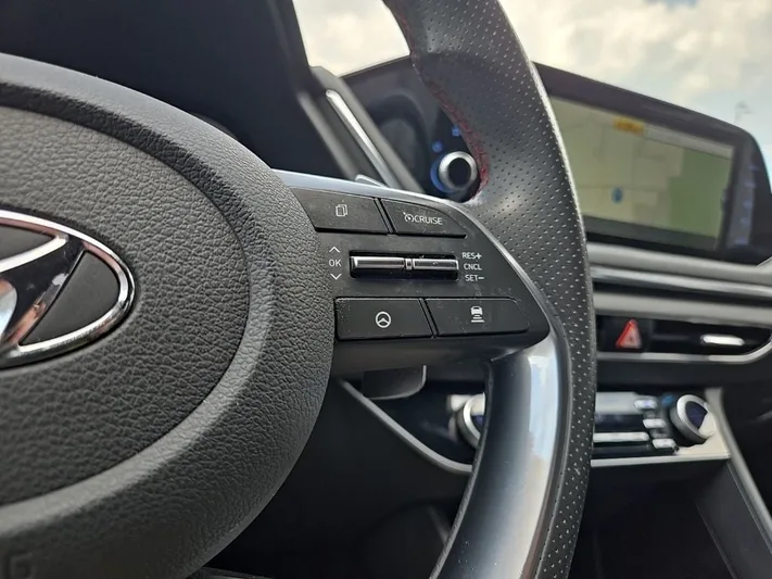 2020 Hyundai Sonata - view 12