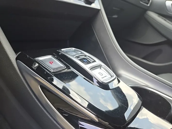 2020 Hyundai Sonata - view 21