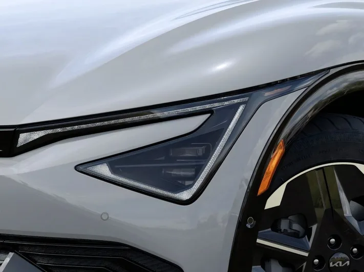 2025 Kia EV6 - view 10