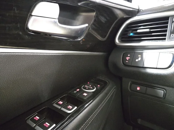 2019 Kia Sorento - view 32