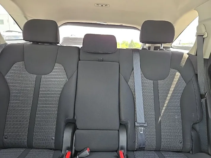 2023 Kia Sorento - view 23
