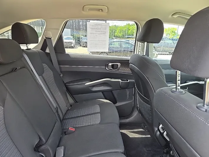 2023 Kia Sorento - view 35