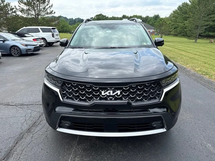 2022 Kia Sorento - view 2