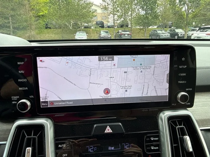 2022 Kia Sorento - view 6