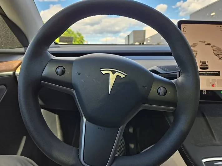 2023 Tesla Model - view 13