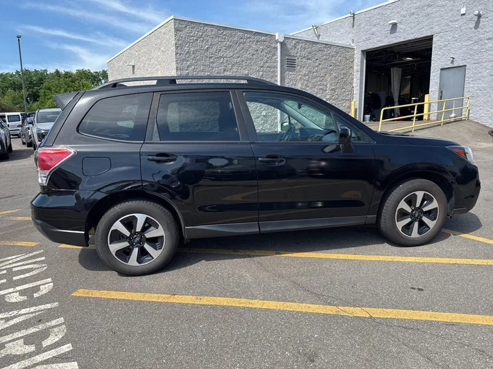 2018 Subaru Forester - view 3
