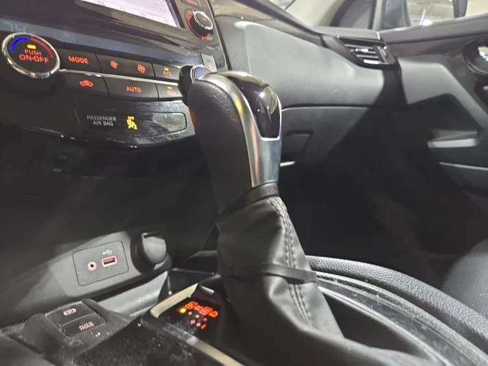 2022 Nissan Rogue - view 21