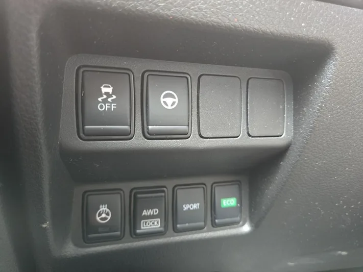 2022 Nissan Rogue - view 29
