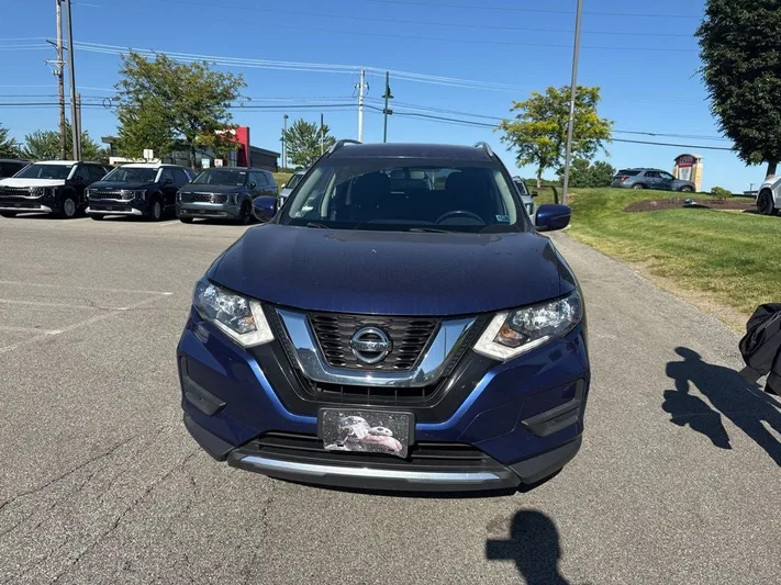 2017 Nissan Rogue - view 2