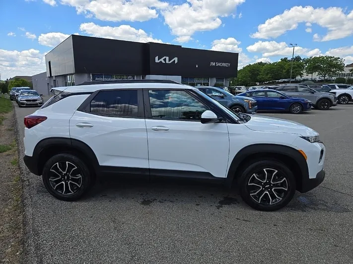 2023 Chevrolet TrailBlazer - view 2