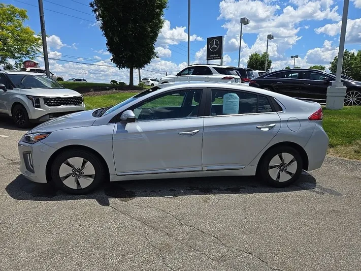 2022 Hyundai Ioniq - view 3