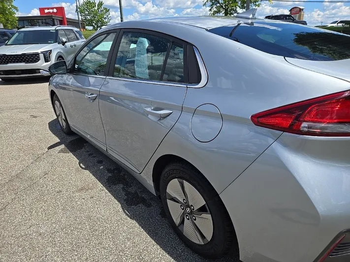 2022 Hyundai Ioniq - view 4