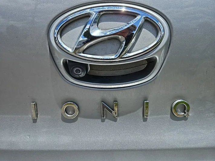 2022 Hyundai Ioniq - view 7