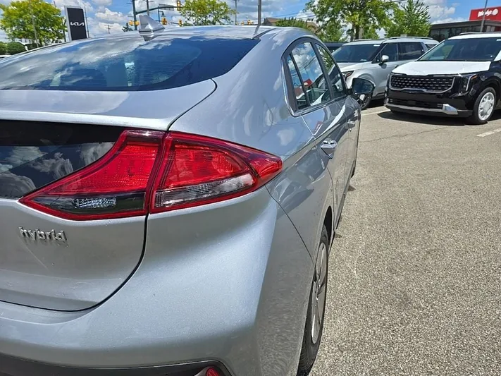 2022 Hyundai Ioniq - view 8