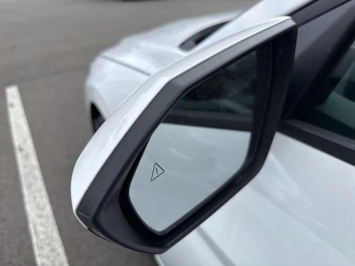 2024 Hyundai Elantra - view 13