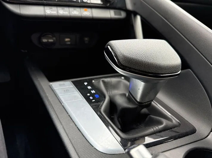 2024 Hyundai Elantra - view 22