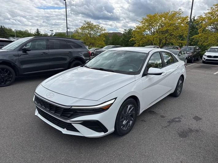 2024 Hyundai Elantra - view 3