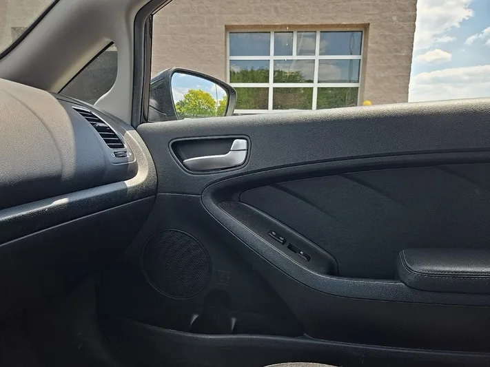 2017 Kia Forte5 - view 19