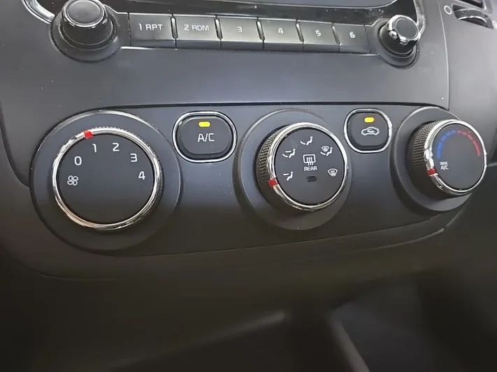 2017 Kia Forte5 - view 23