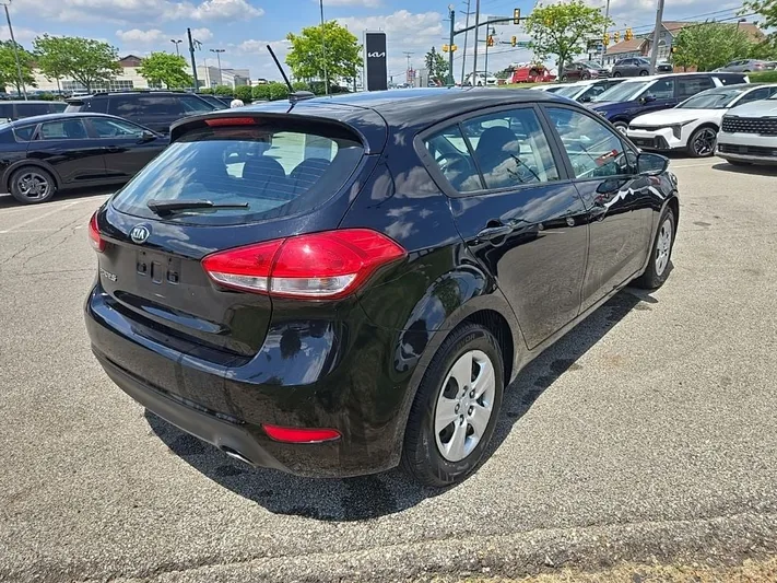 2017 Kia Forte5 - view 3
