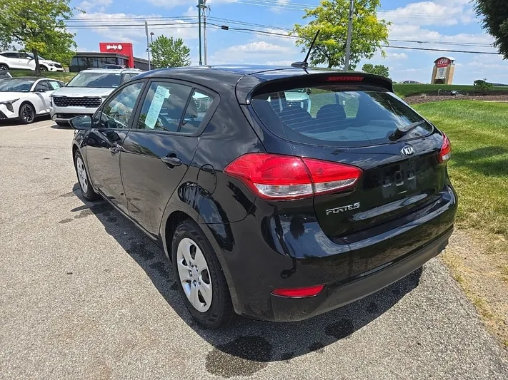 2017 Kia Forte5 - view 6