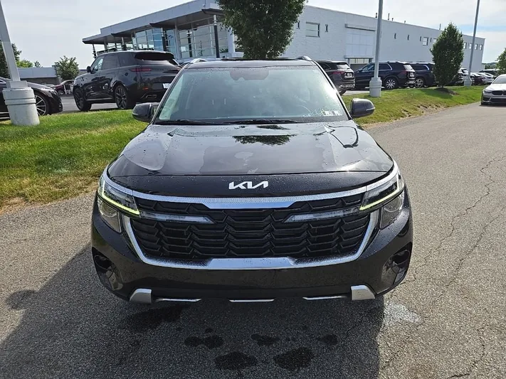 2024 Kia Seltos - view 6