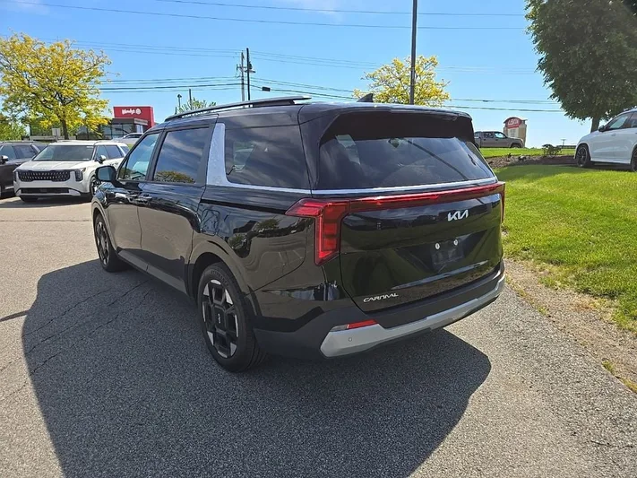 2025 Kia Carnival - view 5