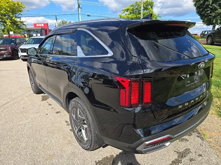 2021 Kia Sorento - view 5
