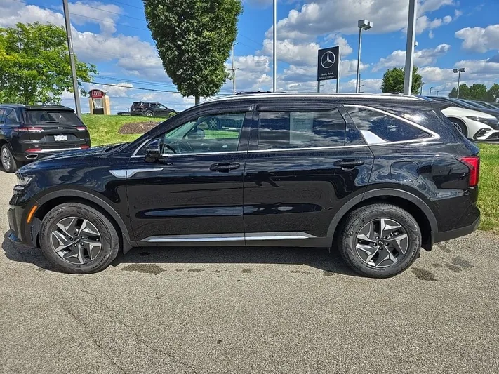 2021 Kia Sorento - view 6
