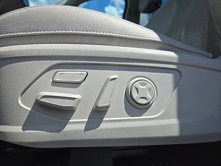 2023 Kia Sorento - view 30