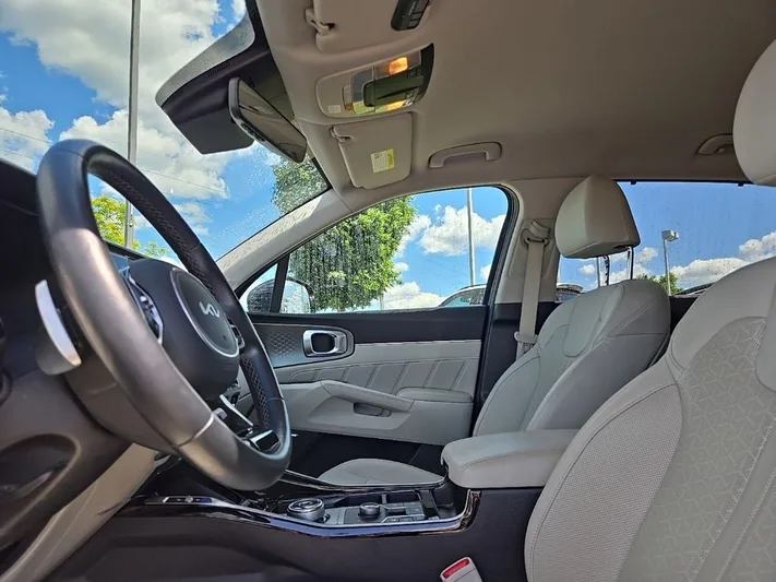 2023 Kia Sorento - view 31