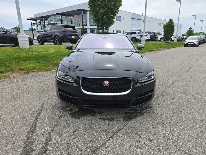 2019 Jaguar XE - view 10