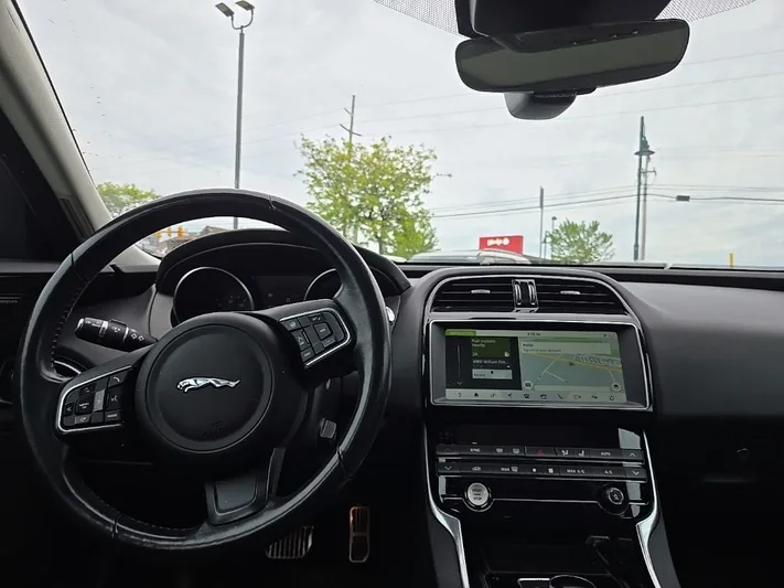 2019 Jaguar XE - view 11