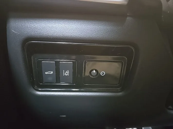 2019 Jaguar XE - view 18