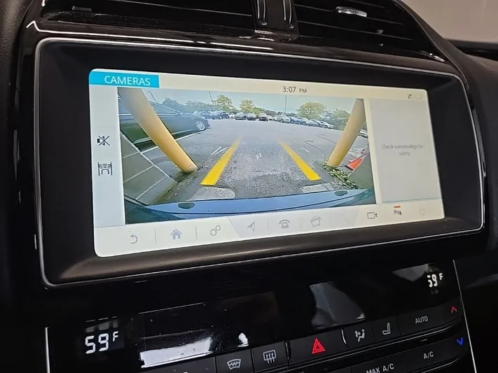 2019 Jaguar XE - view 20