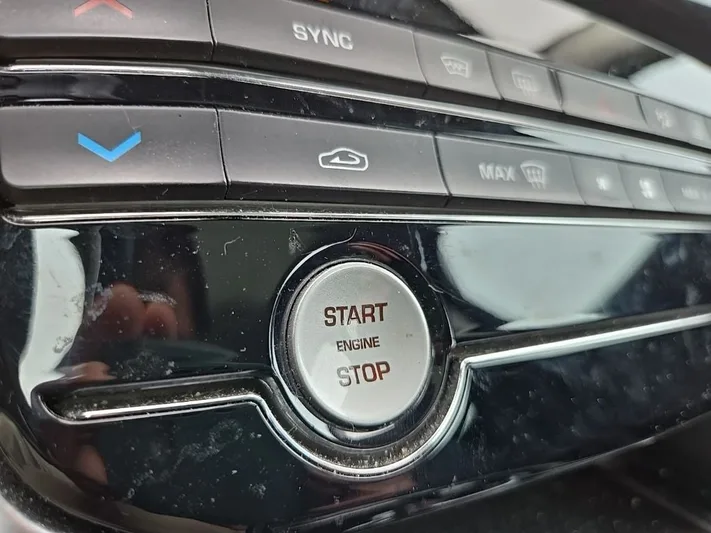 2019 Jaguar XE - view 27