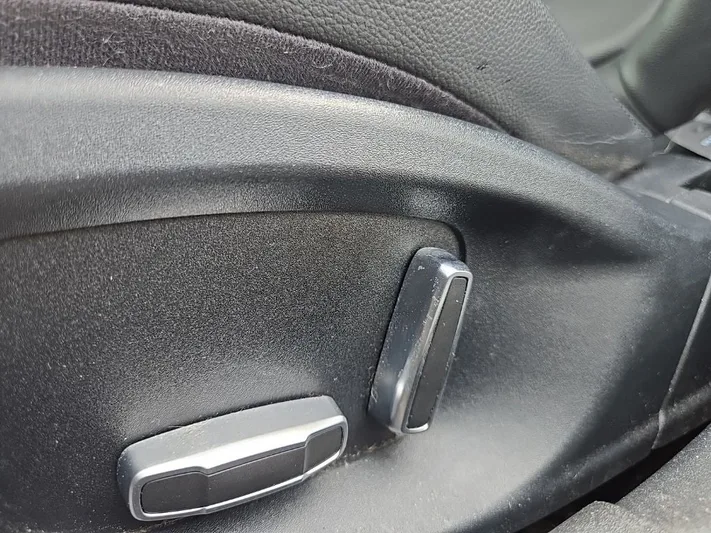 2019 Jaguar XE - view 28