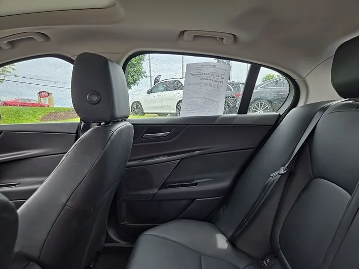 2019 Jaguar XE - view 30