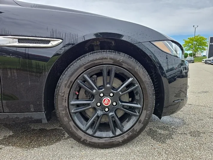 2019 Jaguar XE - view 33