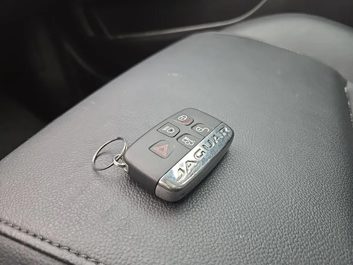2019 Jaguar XE - view 34