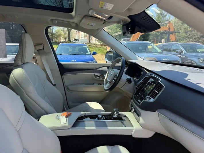 2025 Volvo XC90 - view 20