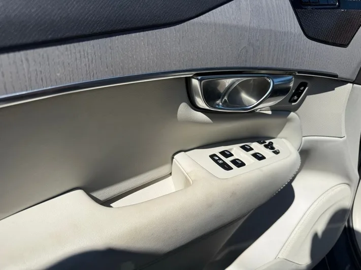 2025 Volvo XC90 - view 31