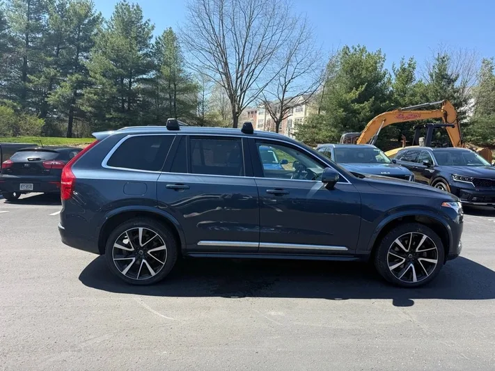 2025 Volvo XC90 - view 9